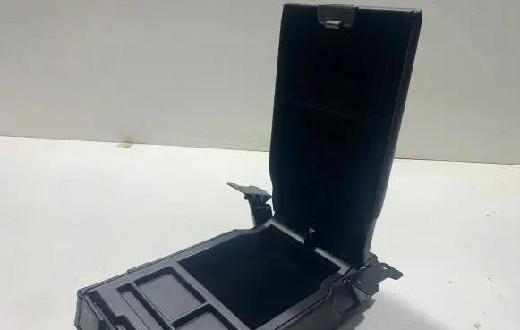 Mercedes-Benz E W211 Rear seat armrest 