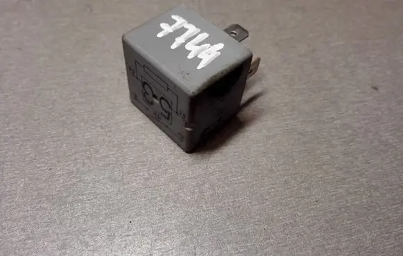 Audi A4 S4 B5 8D Other relay 141951253B 20240072