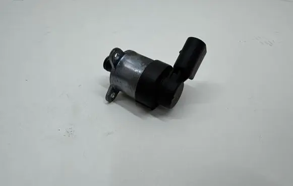 BMW 5 E60 E61 Fuel pressure sensor 0928400560 13611 89015