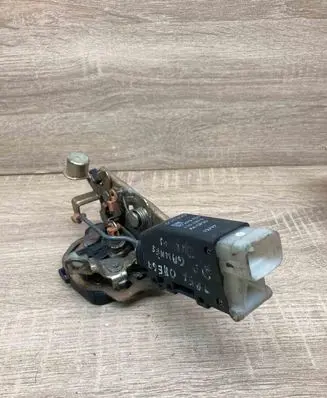 Opel Omega B1 Rear door lock 90493703 605329