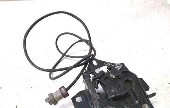 Volkswagen PASSAT B5 Engine bonnet (hood) release handle 3B0823509K