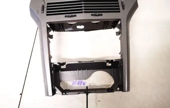 Opel Astra H Dash center air vent grill 331985437