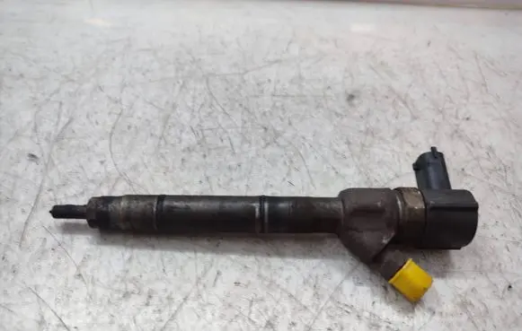 Hyundai i40 Fuel injector 0445110411