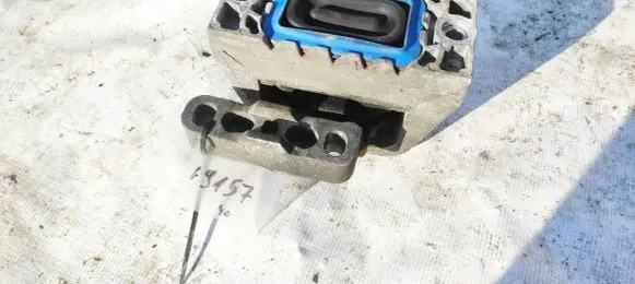 Volkswagen Golf V Engine mount bracket 1K0199262
