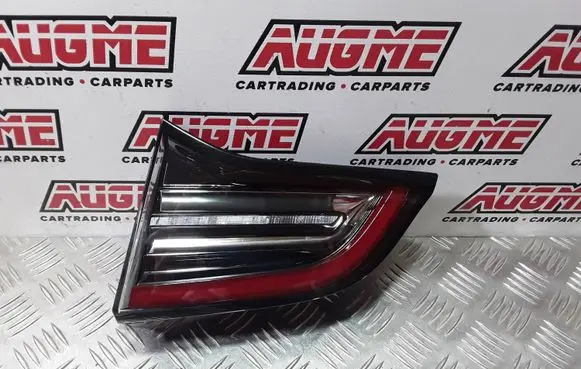 Tesla Model 3 Tailgate rear/tail lights 1077404 1077402