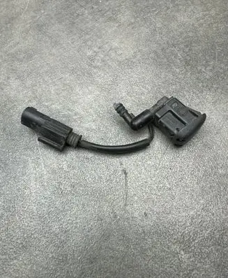 BMW 5 E39 Windshield washer spray nozzle 8361039 6166