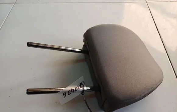 Volvo S40 Front seat headrest 