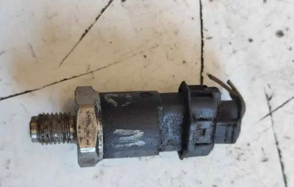 Fuel pressure sensor