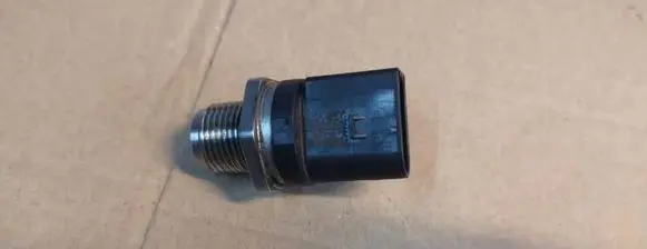 BMW 3 E90 E91 Fuel pressure sensor 0281002988
