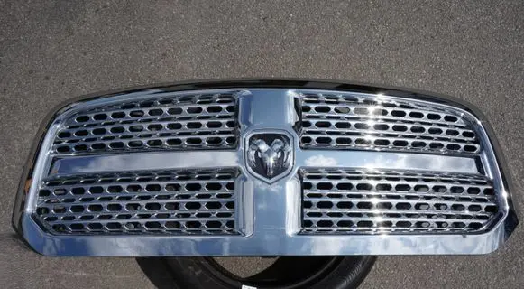 Dodge RAM Front bumper upper radiator grill 13DSAC0010A