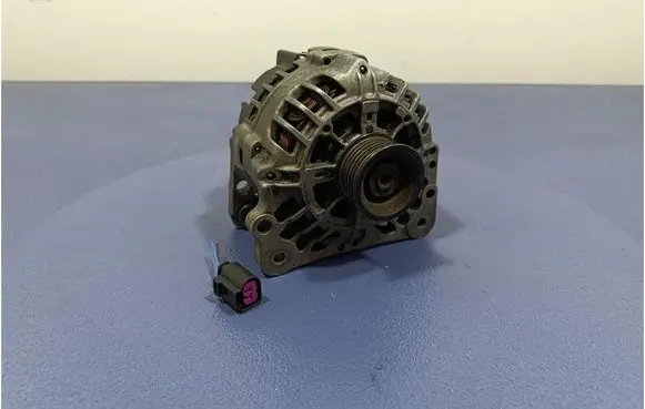 Skoda Fabia Mk2 (5J) Generator/alternator 03D903025J
