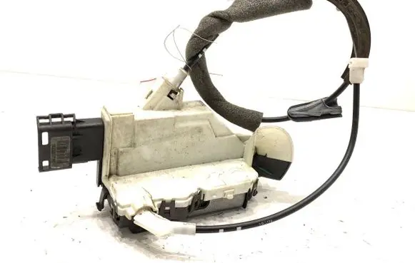 Citroen Berlingo Front door lock 828406