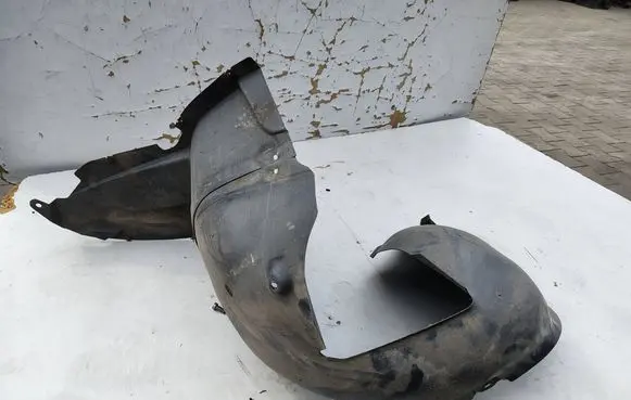 Volkswagen PASSAT B7 Front wheel arch liner splash guards 