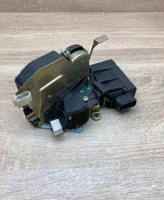 BMW 3 E36 Front door lock motor 1387606