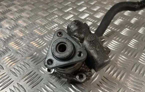 Audi A4 S4 B6 8E 8H Power steering pump