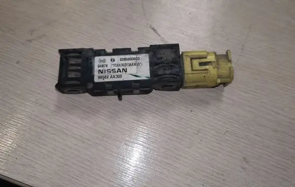 Nissan Micra Airbag deployment crash/impact sensor 0285003023