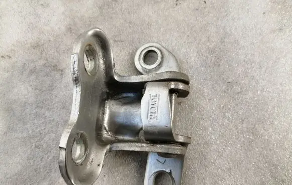 Toyota Corolla Verso AR10 Rear door upper hinge 687600F010
