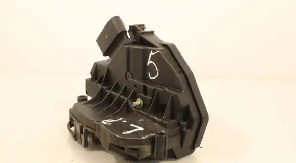 Ford Focus C-MAX Front door lock BM5AA21813AE