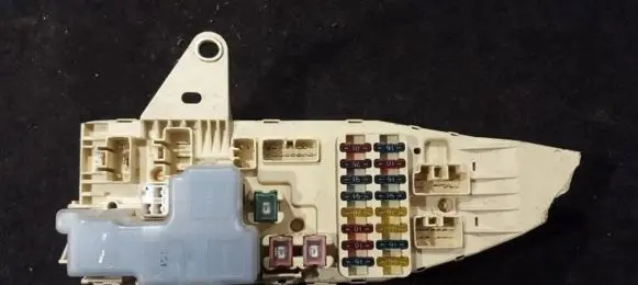Toyota Avensis T220 Fuse box set 8264114040 0a1232