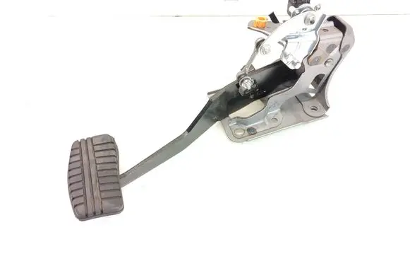 Mitsubishi Outlander Brake pedal