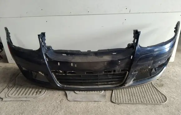 Volkswagen Jetta V Front bumper