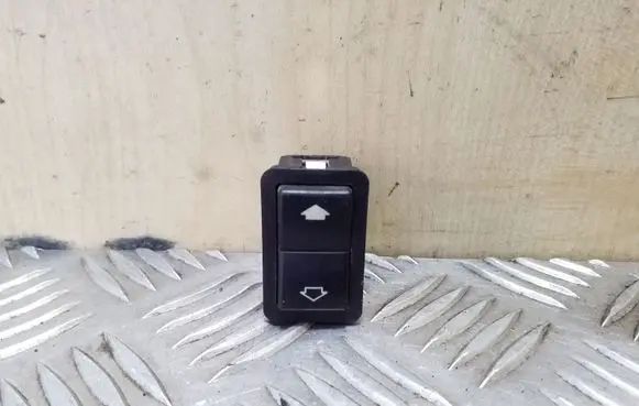 BMW 5 E39 Electric window control switch 8368974