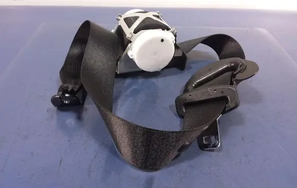 BMW M4 F82 F83 Front seatbelt 7265810
