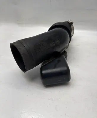 Subaru Outback Air intake hose/pipe B026