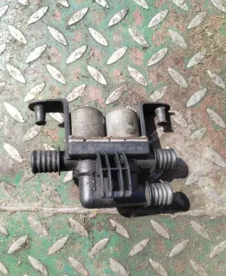 BMW X5 E53 Coolant heater control valve 6906652