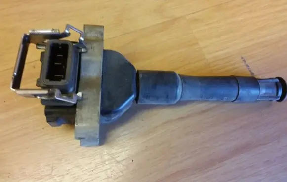 BMW 7 E38 High voltage ignition coil 1703359