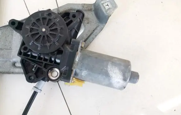 Renault Espace III Rear door window regulator motor 0130821631 190484-000