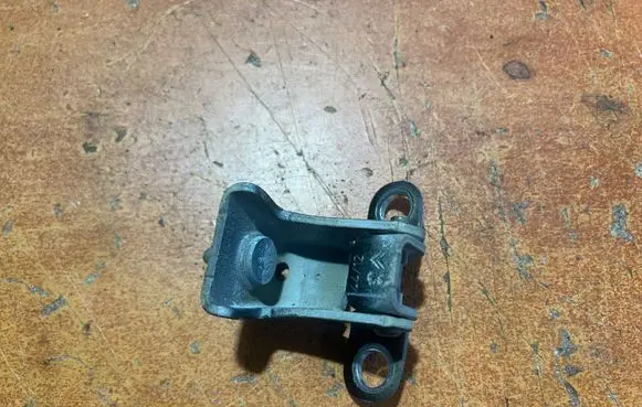 Citroen C4 II Tailgate/trunk/boot hinge