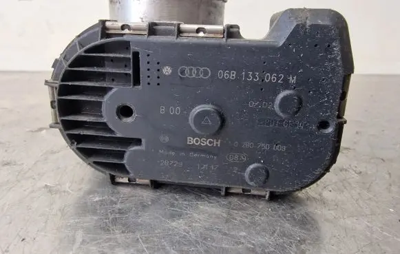Audi A6 S6 C5 4B Throttle valve 06B133062M