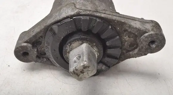 Maserati Ghibli Engine mount vacuum valve 06700048710