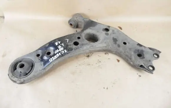 Toyota Corolla Verso AR10 Front lower control arm/wishbone 