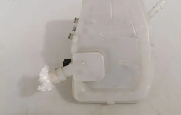 Brake fluid reservoir