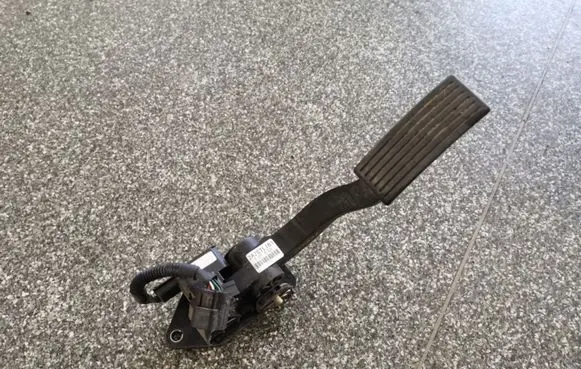 Hyundai Getz Accelerator throttle pedal 327261C800