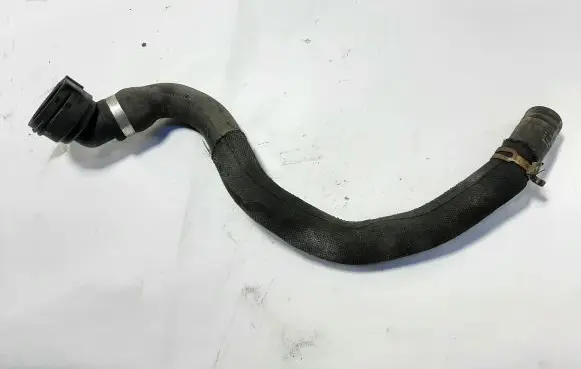 Volvo V40 Engine coolant pipe/hose