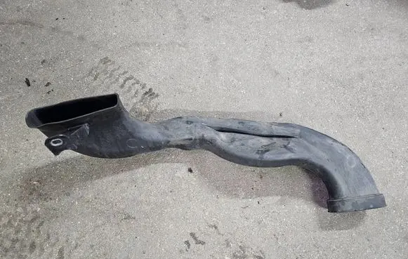 Opel Astra J Air intake duct part 13307080 1054923S02 315875880
