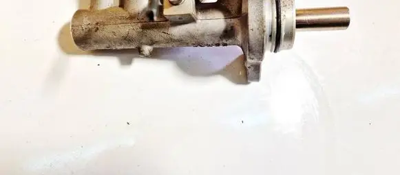 Master brake cylinder
