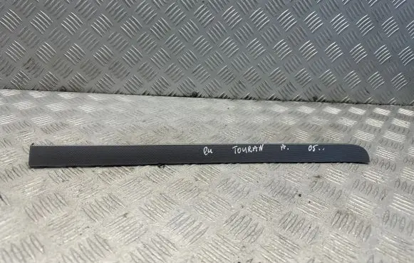 Dashboard glove box trim