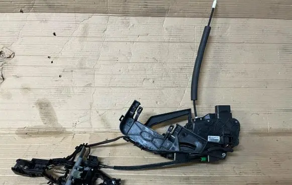 Jaguar XJ X351 Rear door lock 8X2A26412AC