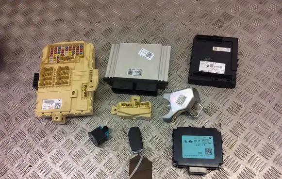 KIA Pro Cee'd III Engine ECU kit and lock set 39199-08020 39117-08111