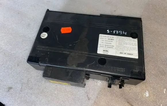Mercedes-Benz C W203 CD/DVD changer A2038209089 2038209089