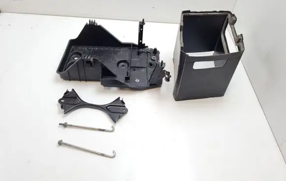 Mazda 3 II Battery box tray 