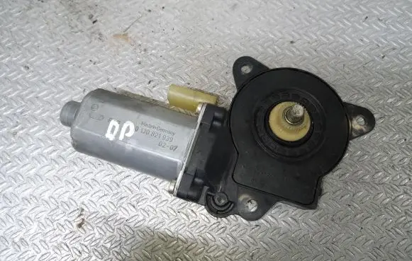 Ford Fiesta Front door window regulator motor 0130821939