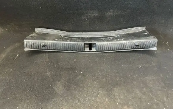 Trunk/boot sill cover protection