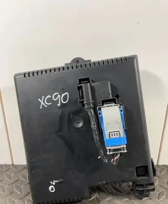 Volvo XC90 Fuse module 8676391 12217799 0000532513