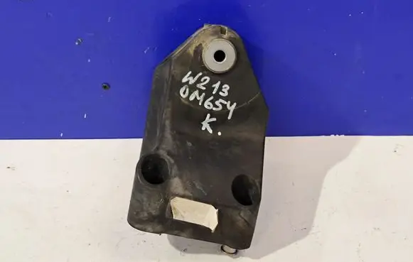 Mercedes-Benz E W213 Engine mounting bracket A6542232200