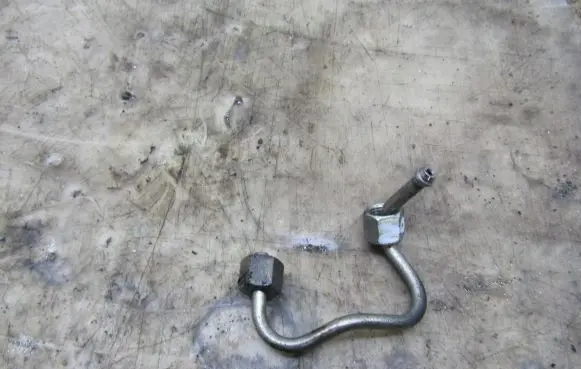 Nissan Note (E12) Fuel line pipe
